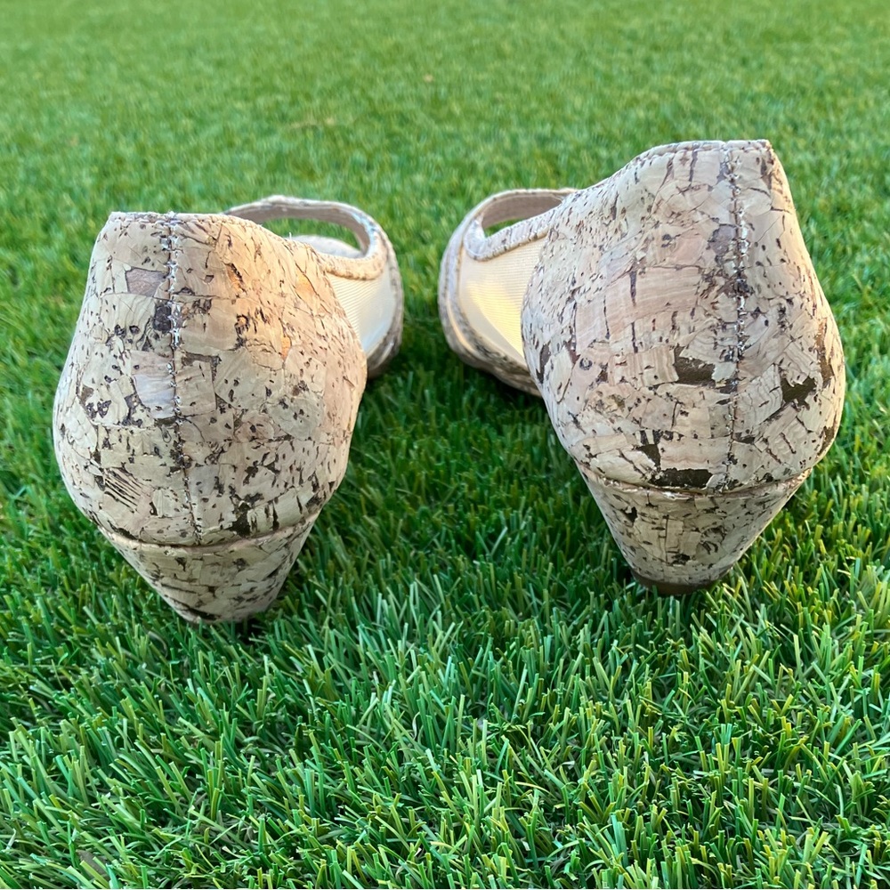 Impo cork and mesh peep-toe wedge heels, natural beige, size 7.5 - Picture 6 of 10